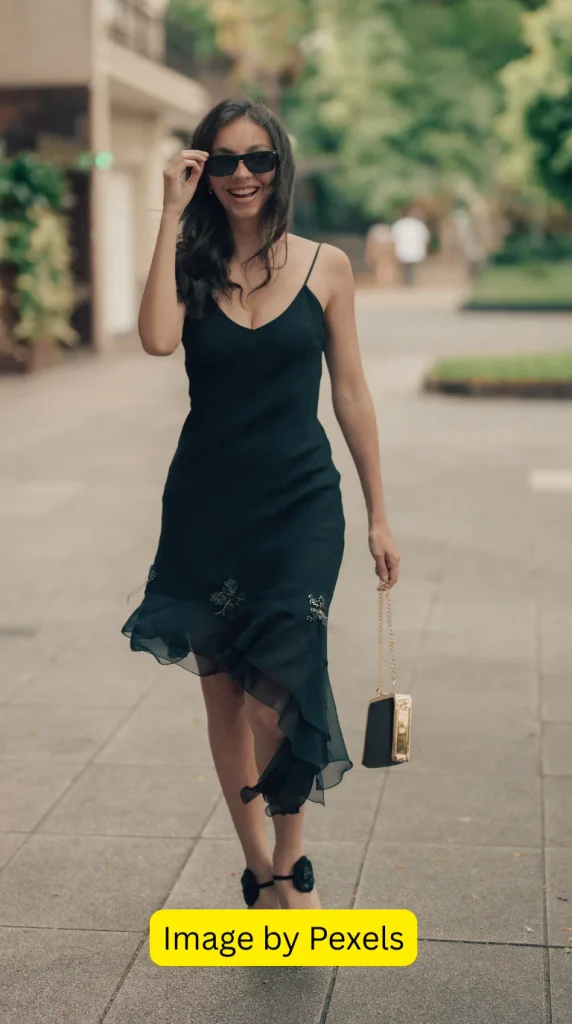 How to Choose a Black Tie Dress for Midsection Comfort