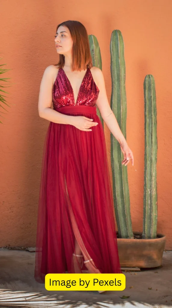 How to Choose a Black Tie Dress for Midsection Comfort